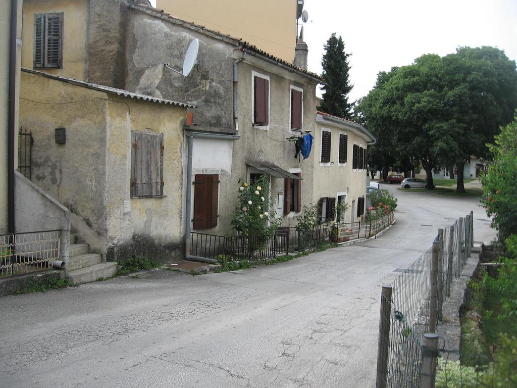 Apartments Alen Pazin Buitenkant foto