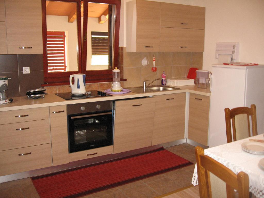 Apartments Alen Pazin Buitenkant foto
