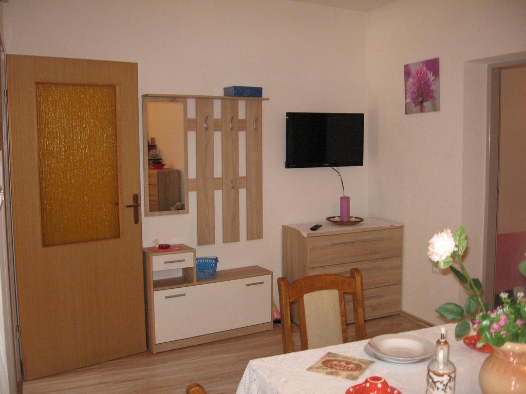Apartments Alen Pazin Buitenkant foto